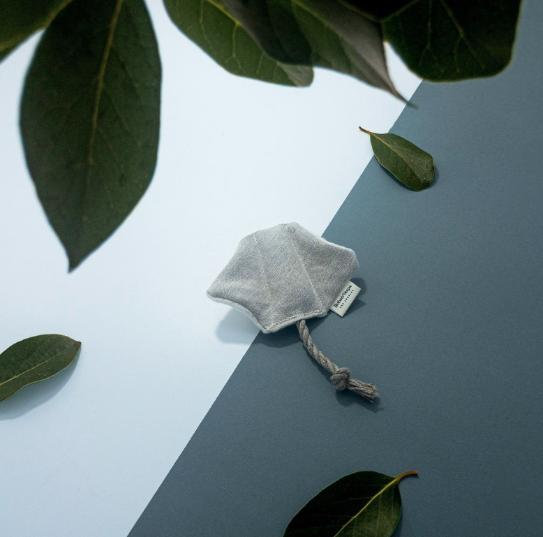Stingray Cat Toy in Cotton with Buckwheat for Crinkles and Organic Catnip | Boba & Vespa